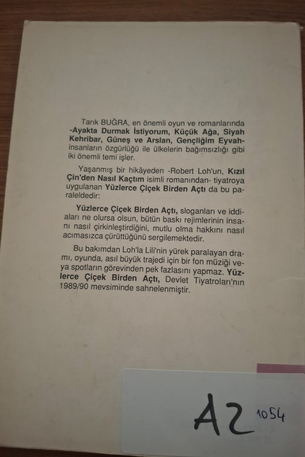 YÜZLERCE ÇİÇEK BİRDEN AÇTI