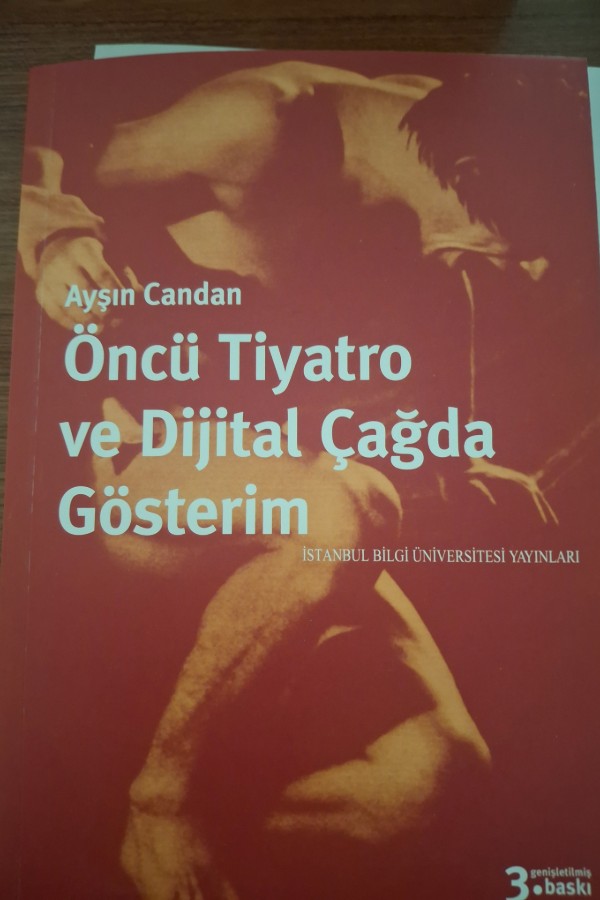 ÖNCÜ TİYATRO VE DİJİTAL ÇAĞDA GÖSTERİM